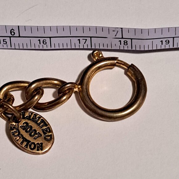 2007 Limited edition Juicy Couture gold tone charm bracelet christmas - Picture 4 of 10